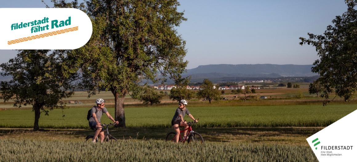 Foto: Jürgen Lenz Fahrradfahrer auf dem Feld