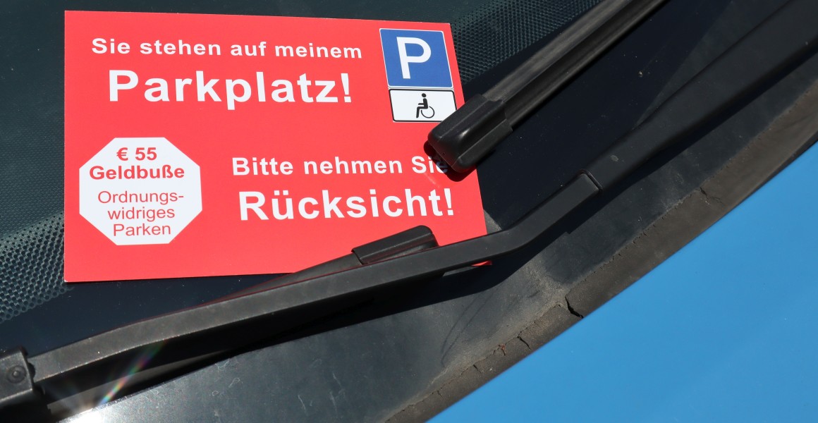 Foto: Silke Köhler Postkarte an der Windschutzscheibe