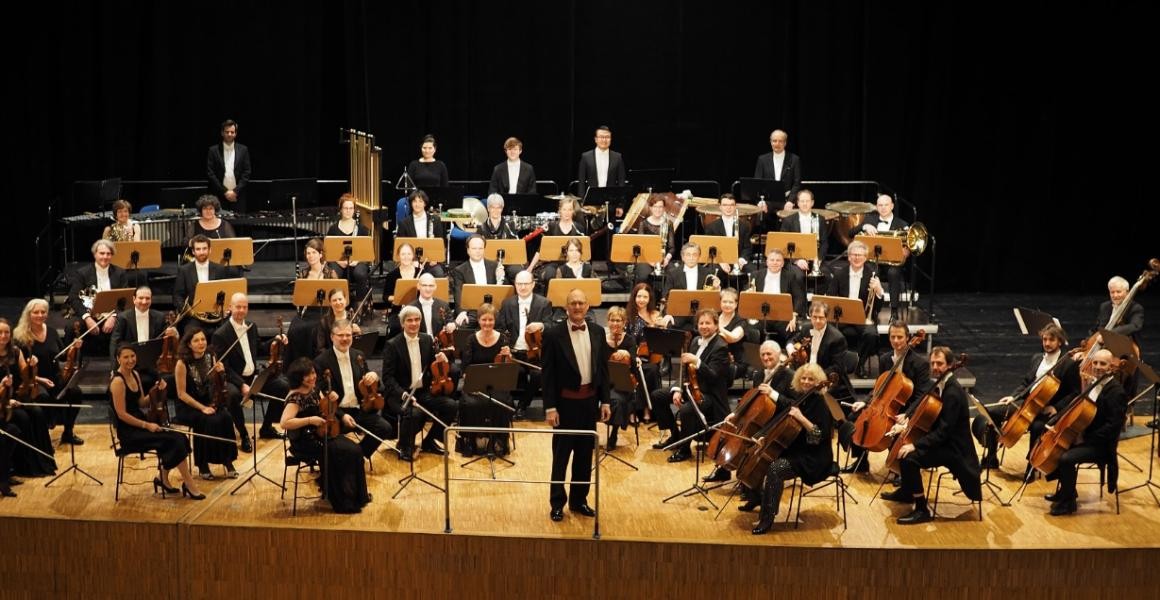 Foto: Adam Solta Orchester auf der Bühne
