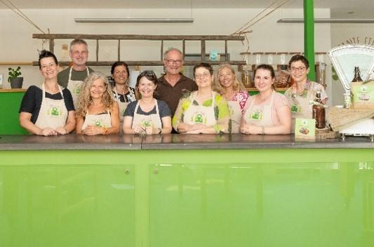 Auf dem Bild ist das Team von Tante Filda zu sehen