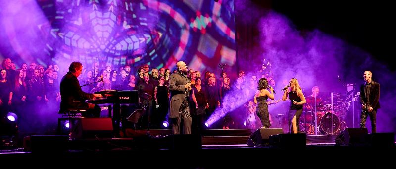 Das Ensemble auf der Bühne.