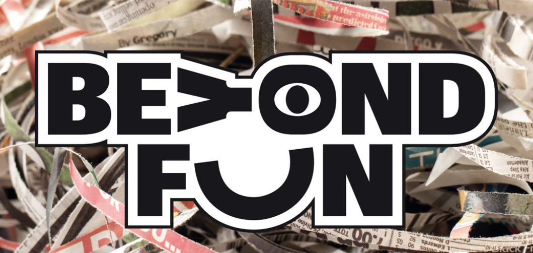 Wortmarke Beyond Fund mit Papierstreifen im Hintergrund
