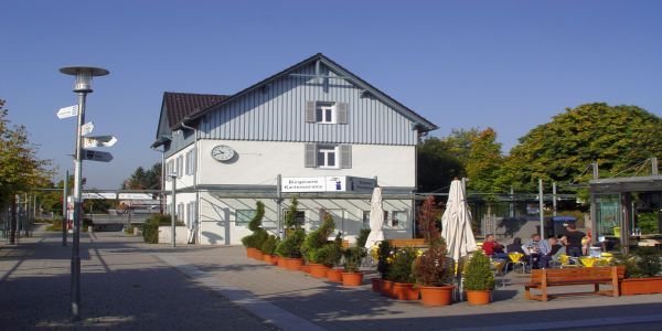 Verwaltungsgebäude Bahnhof Verwaltungsgebäude am Dr.-Peter-Bümlein-Platz 1 in Bernhausen (S-Bahnhof)