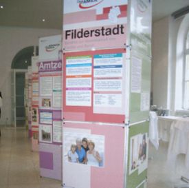 Das Foto zeigt eine Informationssäule über das Filderstädter Bündnis