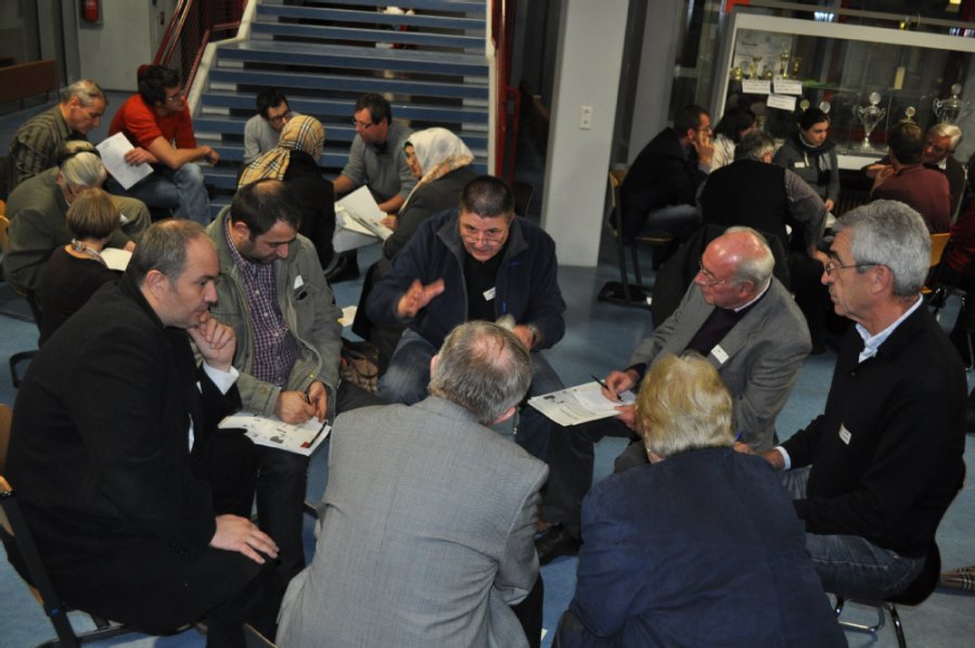 Das Bild zeigt eine Arbeitsgruppe der Stadtteilkonferenz Bonlanden im Bildungszentrum Seefälle